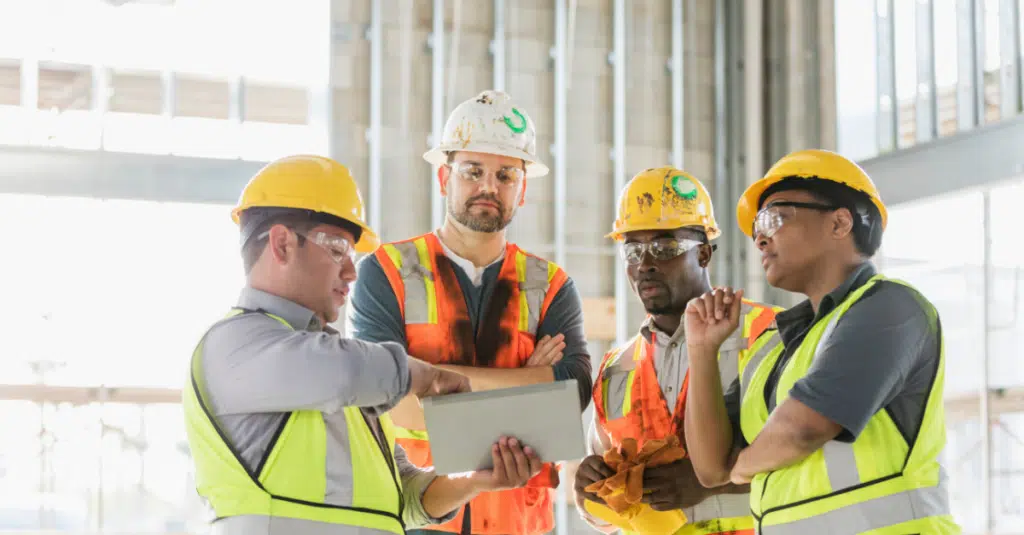 Benefits of Construction Mobile Apps for Your Crews and Projects (and Real Examples) 1 Construction crew realizes the benefits of construction mobile apps.